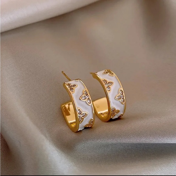 White Gold Vintage Flower Enamel C-shaped Earrings Paris Fashion Jewelry Hoops